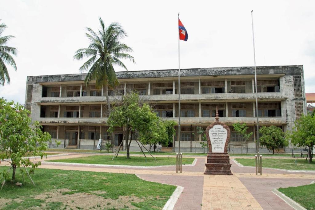 The Mou Hotel Phnom Penh Exterior photo