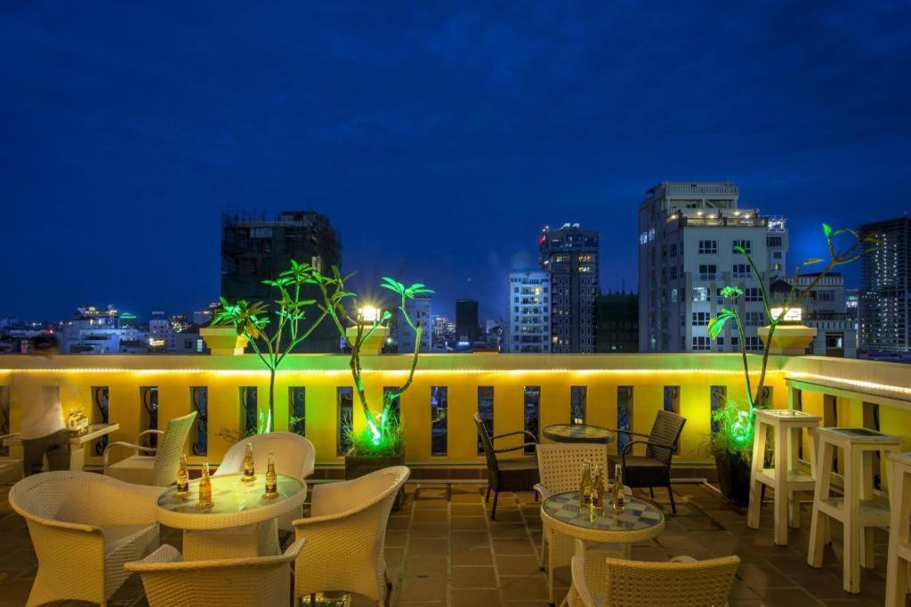 The Mou Hotel Phnom Penh Exterior photo